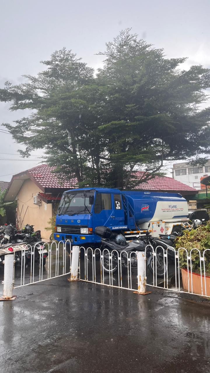 Polresta Jambi Amankan Mobil Tangki Diduga Bawa Minyak Ilegal, Polisi Tunggu Hasil Lab