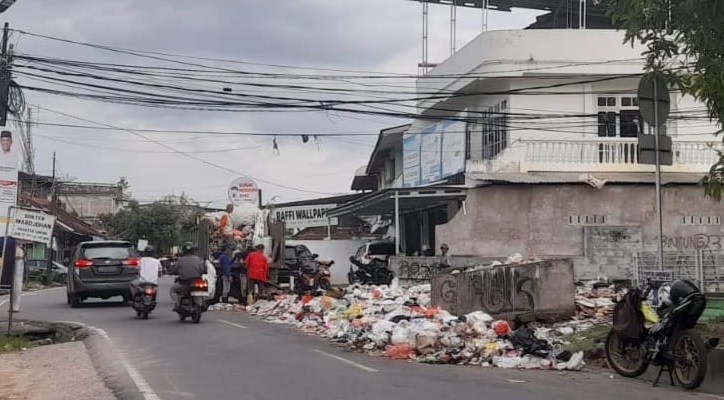 Makin Memburuk, Tumpukan Sampah di Taman PKK Kota Jambi Kembali Terjadi