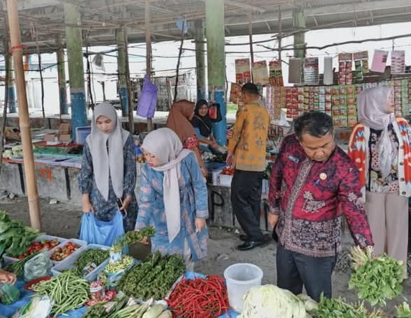 Sekretariat DPRD Kerinci Ikut Tinjau Harga Bahan Pokok