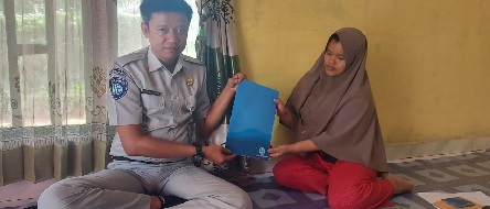 Suami Laka di Jakarta, Jasa Raharja Jambi Sampaikan Amanah Santunan kepada Isteri di Tebo Ulu