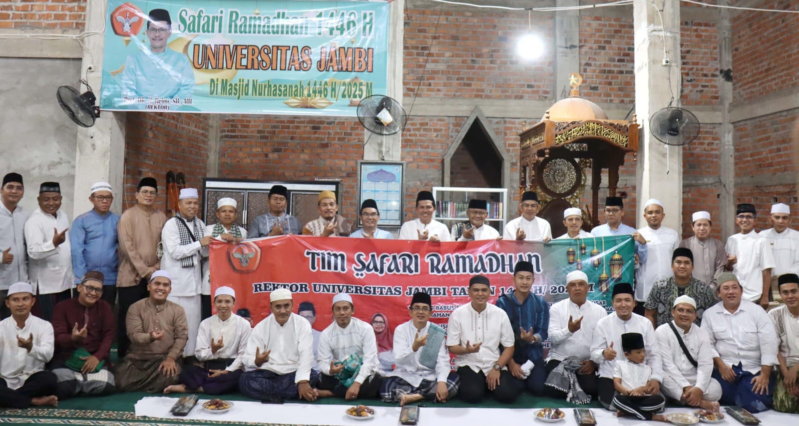 Rektor UNJA Pimpin Safari Ramadan Pertama di Masjid Nurhasanah