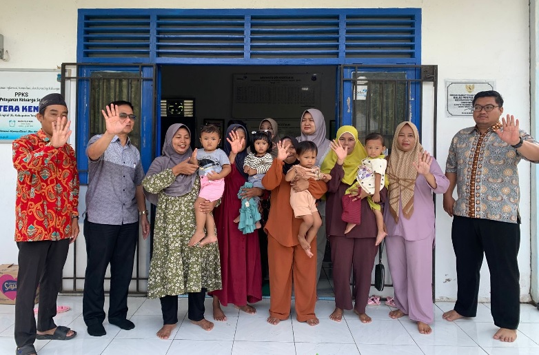 PTPN IV Regional 4 Jambi-Sumbar Serahkan Bantuan Stunting Tahap Tiga