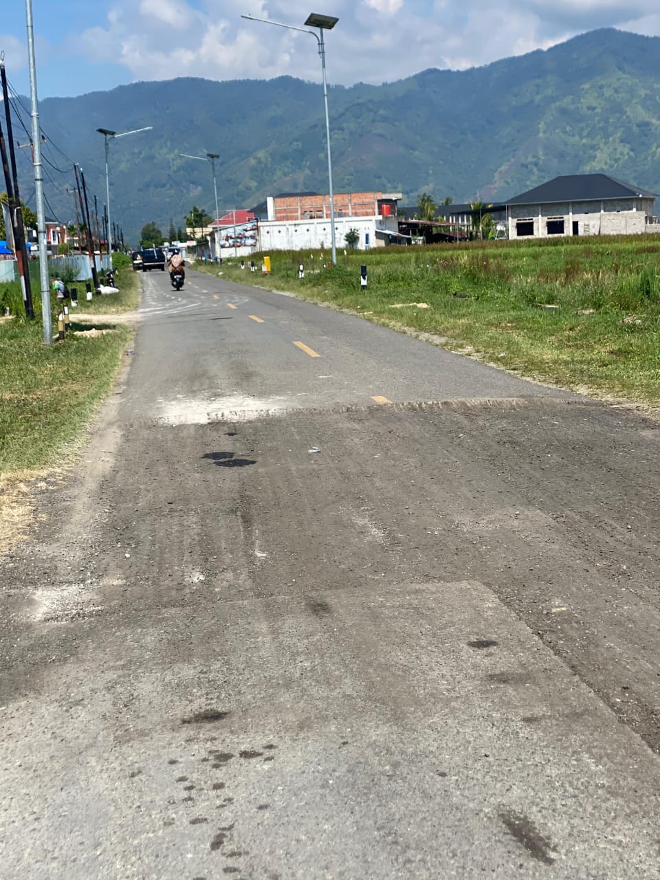 Pengendara Sering Jatuh, Minta Pasang Rambu-rambu di Jalan Perbatasan Sebukar-Hiang 