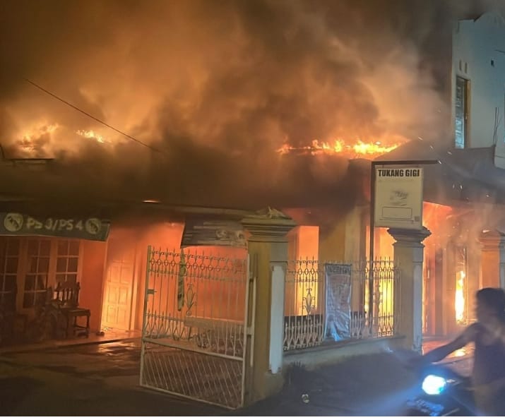  Rental PlayStation dan Klinik Dokter Gigi di Jelutung Hangus Terbakar, Satu Orang Alami Luka Bakar 