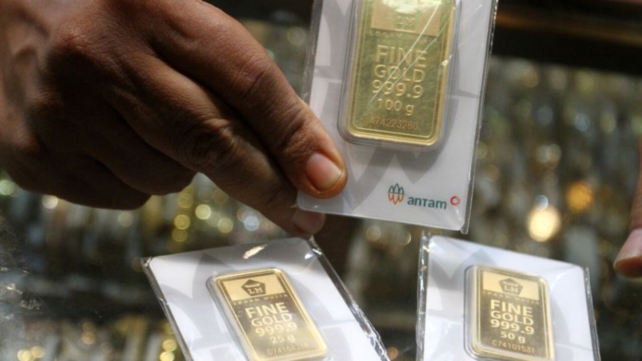 Harga Emas Antam Terjun Rp7.000, Buyback Menanjak