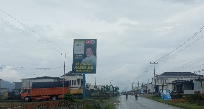 Langgar Aturan, Baleho Paizal Kadni Disorot Warga Kerinci