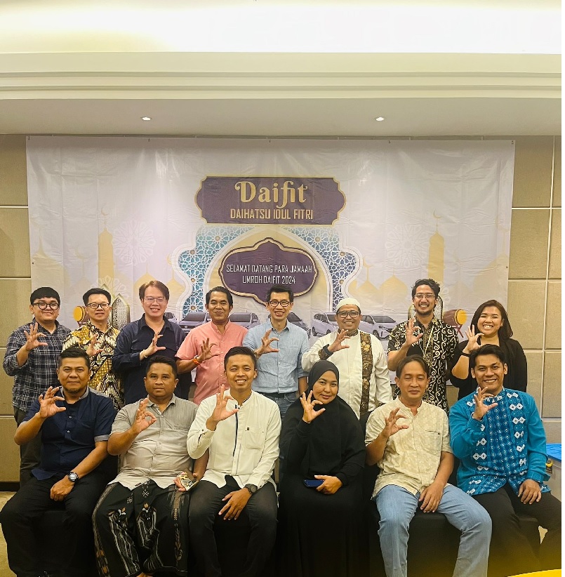 Daihatsu Berangkatkan Pemenang Undian Daifit 2024 ke Tanah Suci