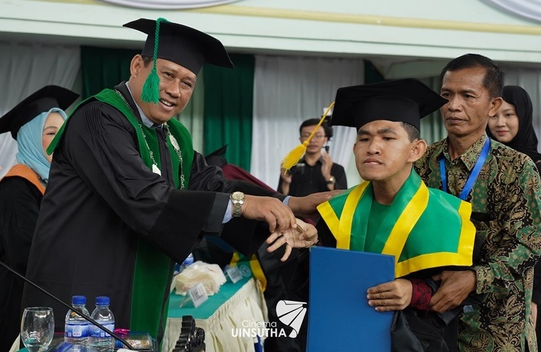 Lulusan Istimewa Dalam Wisuda UIN STS Jambi