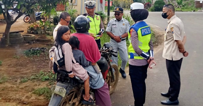 Razia Gabungan UPTD Samsat Tanjabtim Cek Tunggakan Pajak dan SWDKLLJ Kendaraan Bermotor