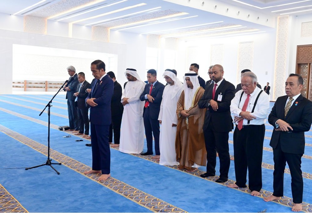 Berkunjung ke PEA, Presiden Jokowi Salat di Masjid Presiden Joko Widodo Abu Dhabi