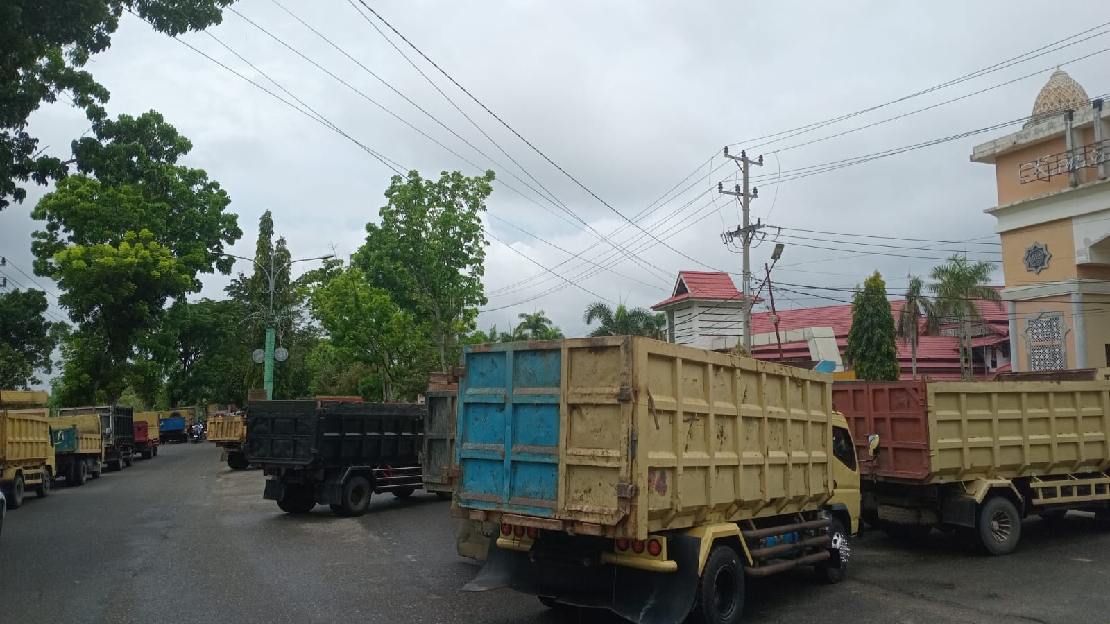 Ratusan Sopir Truk di Bungo Demo Karena Sulit Dapatkan Solar di SPBU