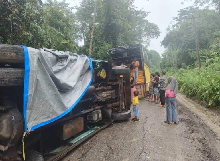 Warga Minta Truk Batubara dan CPO Tidak Lalui Jalan Jujuhan Ilir