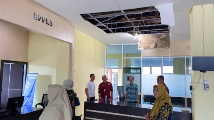 Plafon Mal Pelayanan Publik Bungo Jebol Diterjang Hujan Deras