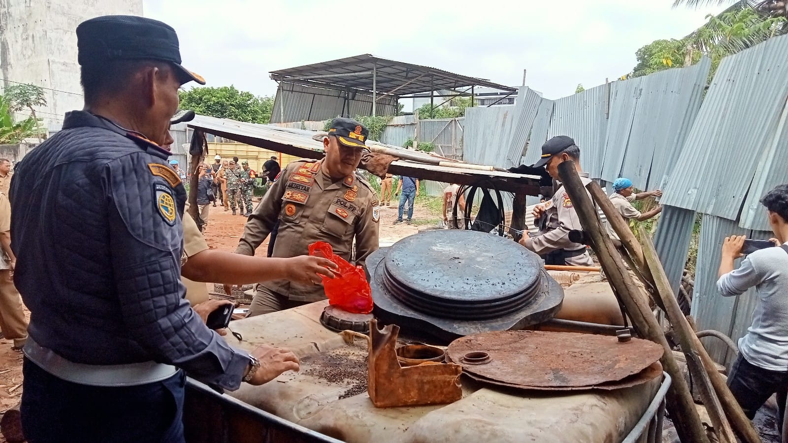 16 Gudang Minyak Ilegal di Kota Jambi Dibongkar