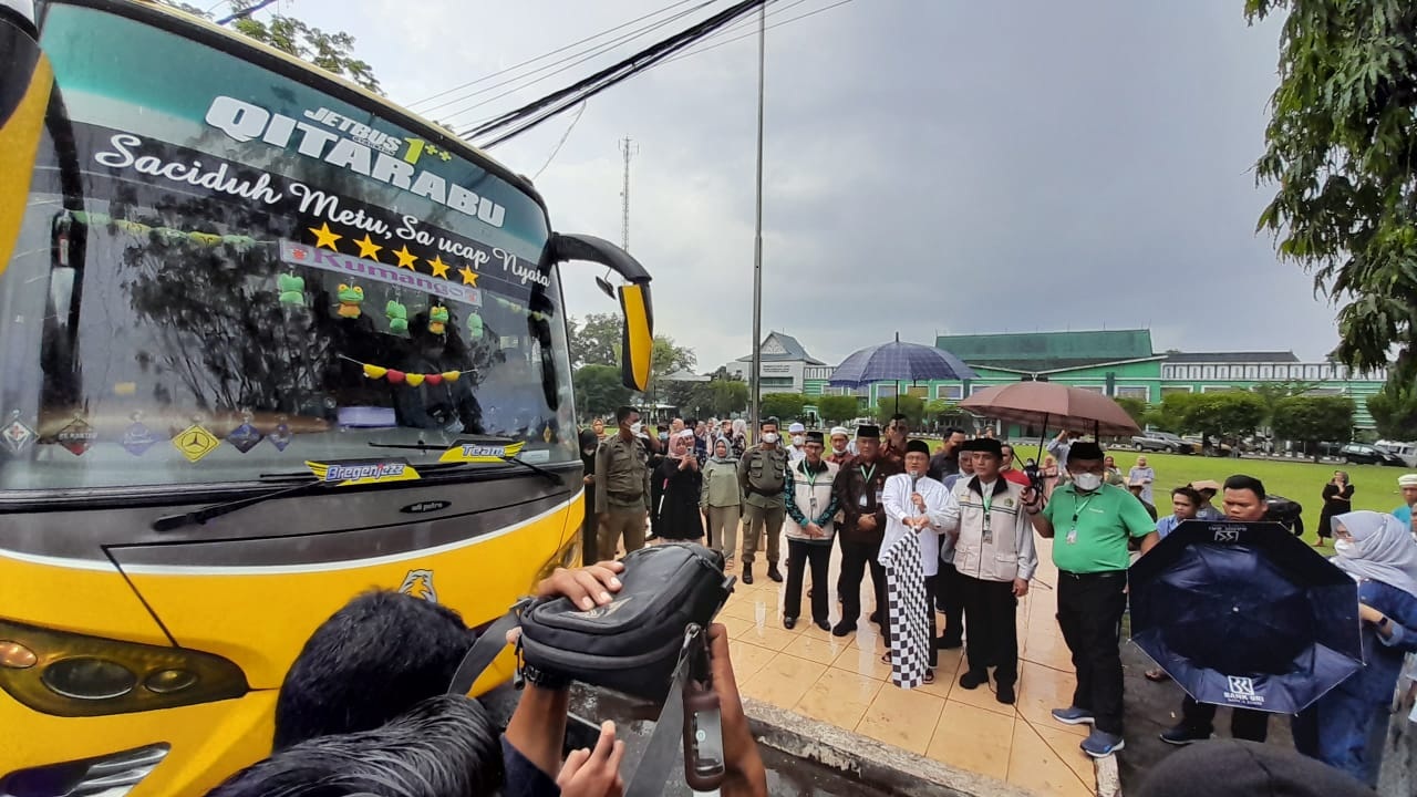 Wawako Maulana Lepas JCH Kota Jambi Masuk Asrama   