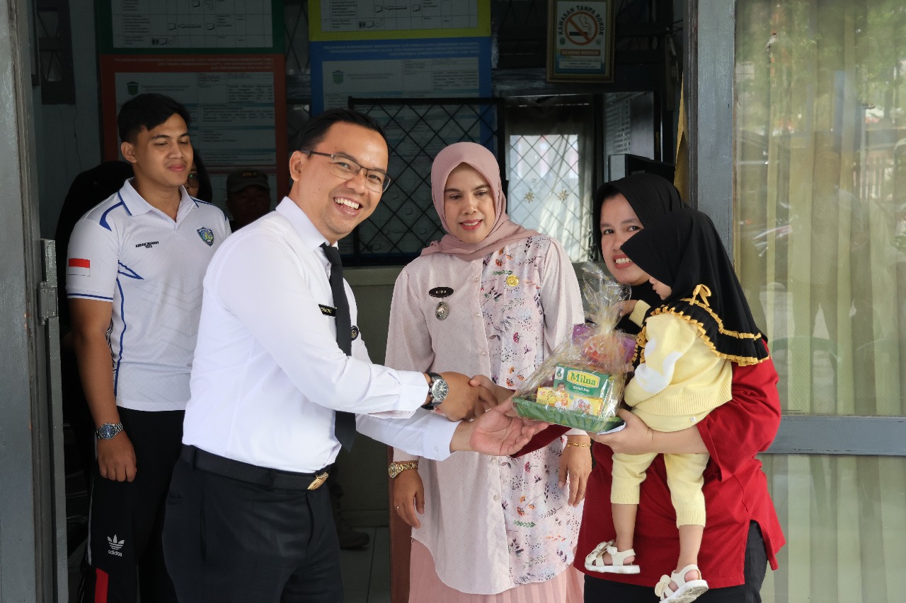 Cegah Stunting, Imigrasi Kerinci Bersama Kantor Camat Sungai Penuh Berikan Nutrisi Tambahan