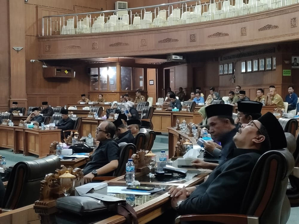 Waduh... Anggota Dewan Tertidur Pulas saat Paipurna DPRD Muaro Jambi
