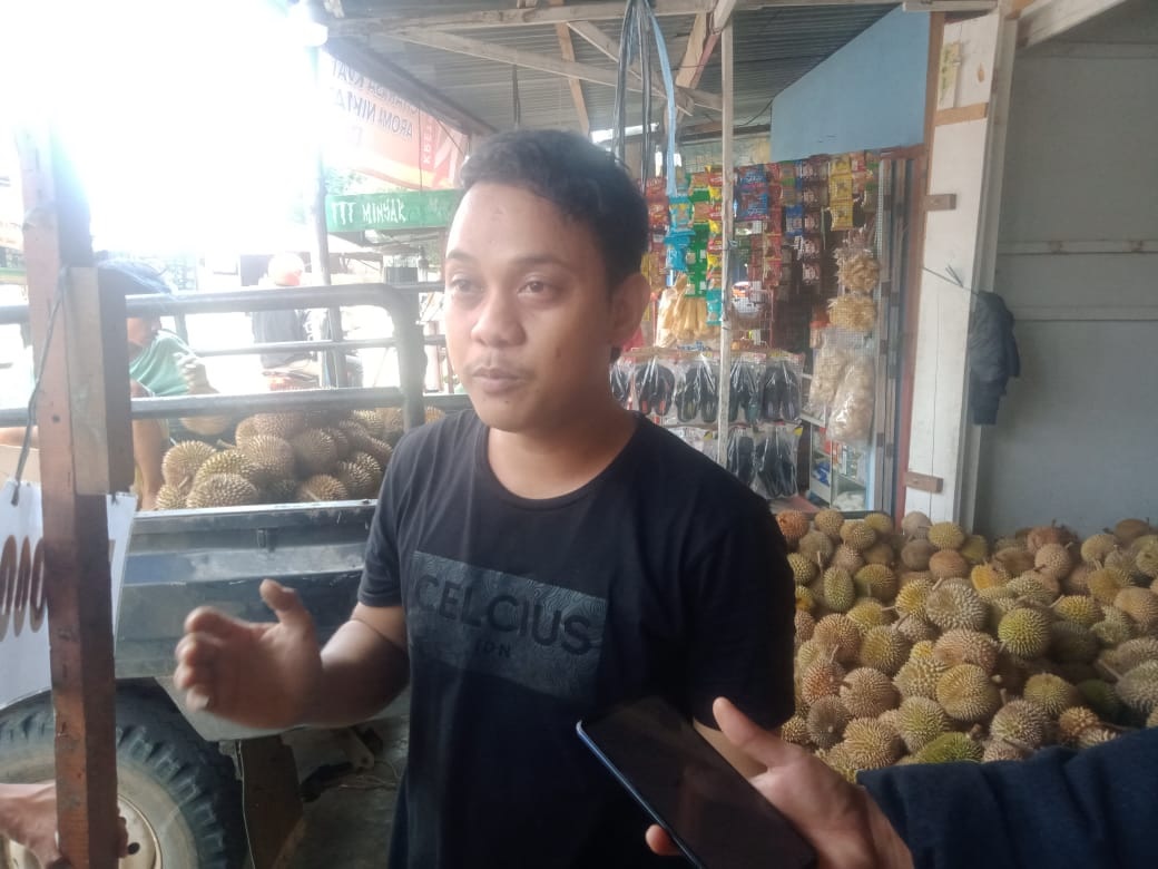 Seorang Pedagang Durian Menjadi Korban Penipuan 