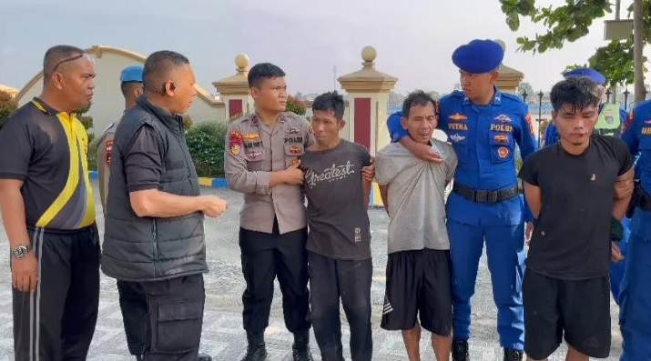 4 Pelaku Pencurian Diatas Kapal Sedot Pasir Diamankan , Sempat Diamuk Warga 