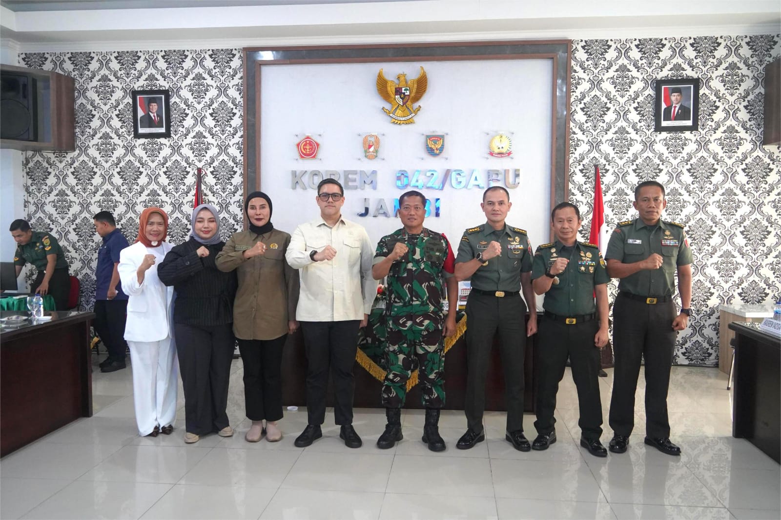 Danrem 042/Gapu Ikuti Rapat Dengar Pendapat Tim Reses Komisi I DPR RI Bahas Strategi Pertahanan & Pembangunan