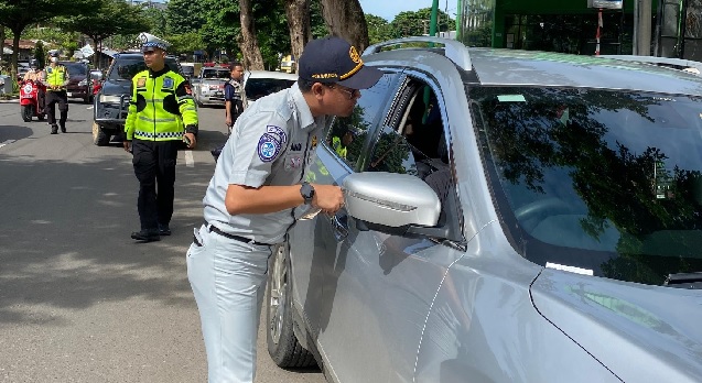 Razia Gabungan Tim Samsat Kota Jambi Cek Masa Berlaku Pajak , SWDKLLJ Dan STNK Kendaraaan Bermotor 