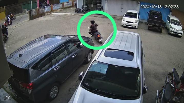 Aksi Curanmor Terekam CCTV, Dalam Hitungan Detik Motor Korban Raib 