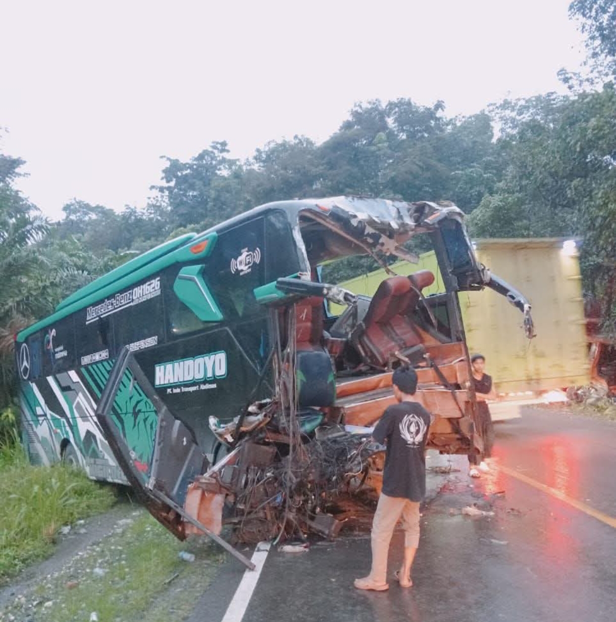 Bus Rombongan Santri Bungo Kecelakaan di Bayung Lencir, Sopir Meninggal 6 Santri Dilarikan ke RS