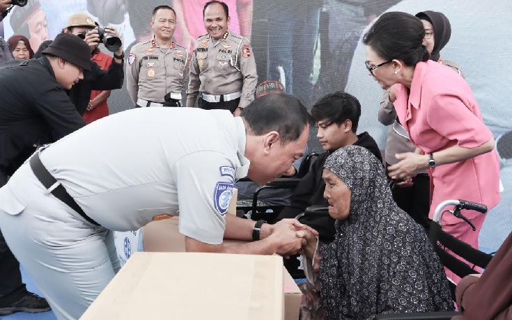 Peringati HUT ke-69 Lalu Lintas Bhayangkara, Korlantas Polri Bersama Jasa Raharja Gelar Baksos di Kuningan 