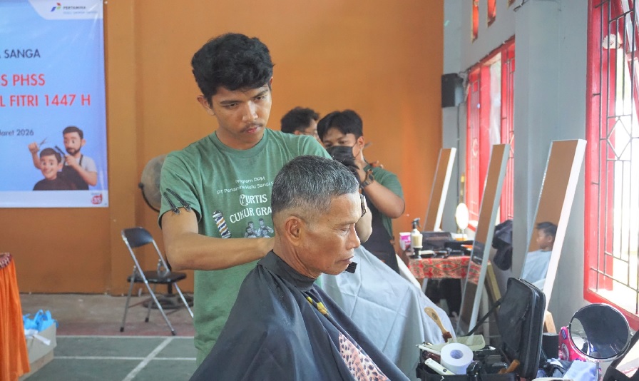 Berdayakan Warga Lokal, PEP Sangasanga Field dan PHSS Gelar Program CurTis: Cukur Gratis Jelang Idulfitri 