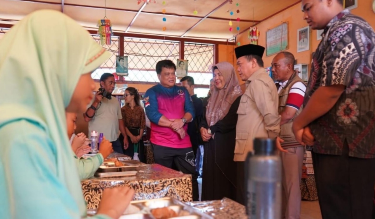 Pj Sekda Merangin Zulhifni Dampingi Gubernur Pantau Pelaksanaan MBG