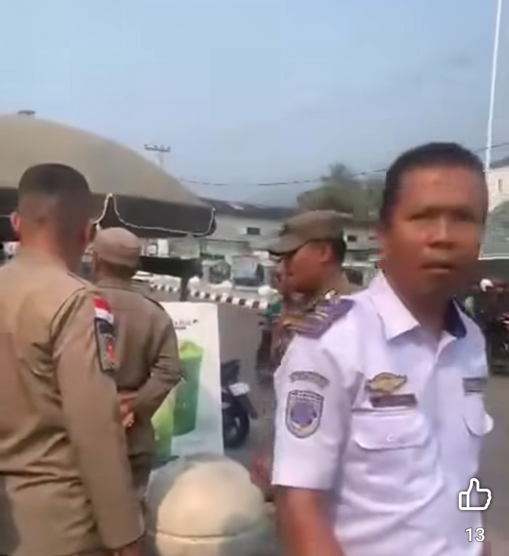 Penertiban PKL di Sudirman Memanas 