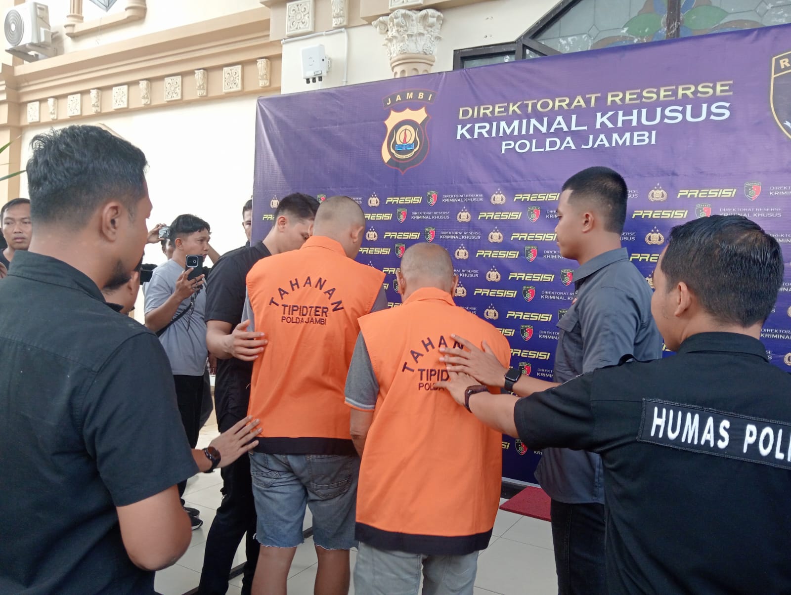 Polda Jambi Tangkap Dua Truk Pengangkut BBM Ilegal, Dua Oknum TNI Diduga Terlibat 