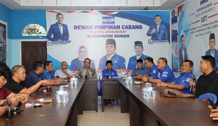 BREAKING NEWS: Bakal Calon Bupati Bungo Jumiwan Aguza Ambil Formulir Partai Demokrat