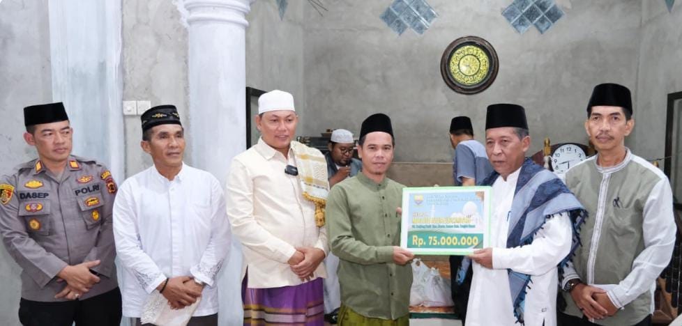 Wabup Tanjab Barat Dampingi Wakil Gubernur Jambi Safari Ramadan di Masjid Nurusa'adah Desa Tanjung Pasir