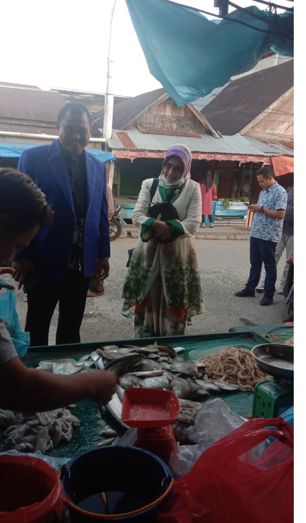 Berkunjung ke Kuala Tungkal, Ketua DPD Demokrat Keliling Pasar dan Sambangi Tokoh Agama
