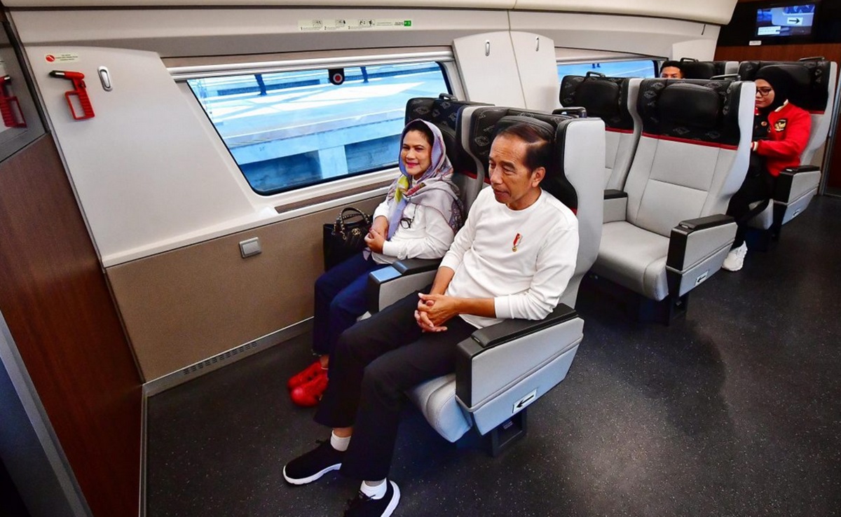  Whoosh! Jokowi Sampai ke Bandung Naik Kereta Cepat, Ini Kegiatannya