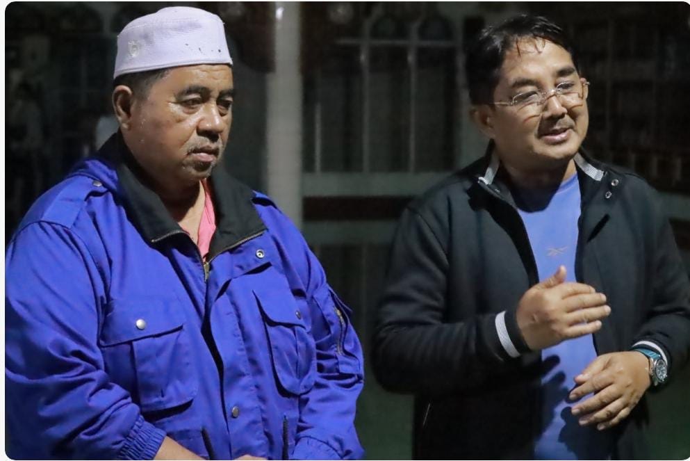 Bupati Tanjab Barat Tinjau Langsung Kondisi Masjid Agung Al-Istiqomah yang Terdampak Banjir Rob