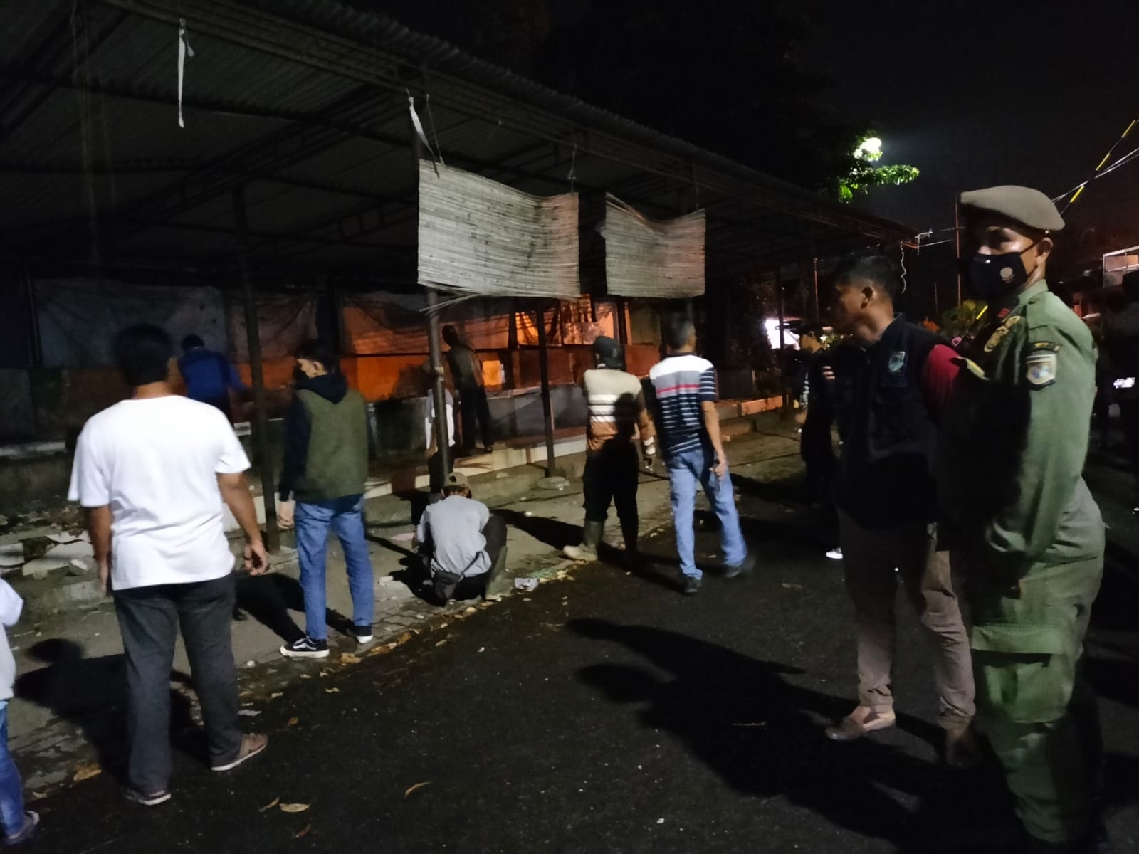    Dibongkar Tengah Malam, Lapak Kantin Samping Kejati Jambi