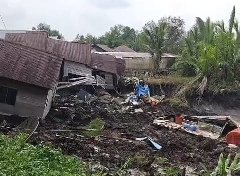 Tiga Rumah di Mendahara Terdampak Longsor