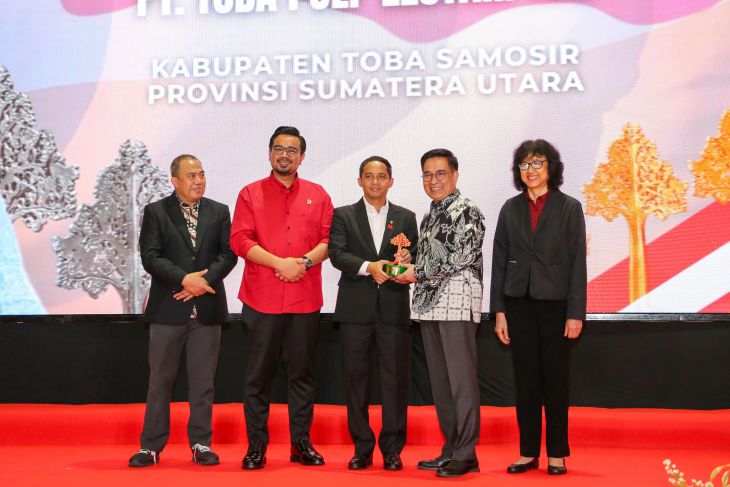 PT Lontar Papyrus Raih Penghargaan Prima Wana Karya 2025