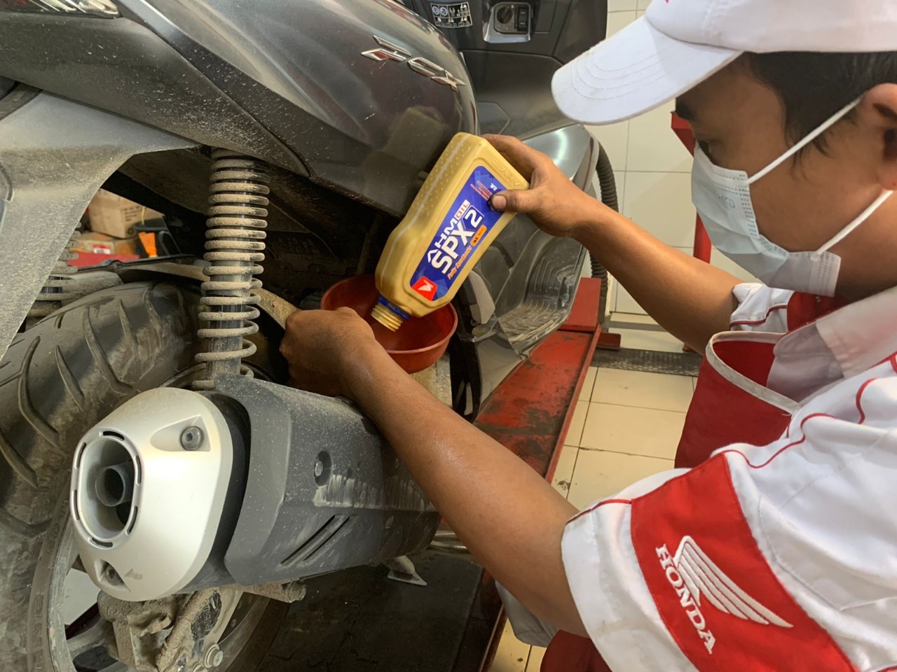 Ini Waktu yang Tepat untuk Ganti Oli Motor Anda!   