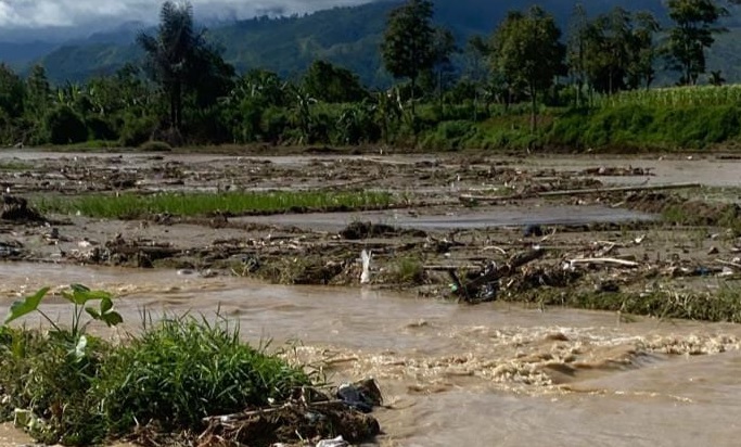 BREAKING NEWS: Mayat Pria Diduga Korban Terseret Longsor dan Banjir di Kerinci-Sungai Penuh Ditemukan