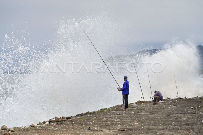 Gelombang Tinggi Pada 16-19 April, BMKG Terbitkan Peringatan Dini