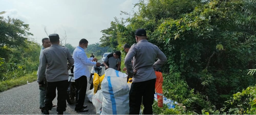 Lima Kardus dan Tiga Karung Kosmetik Ditemukan Dipinggir Jalan