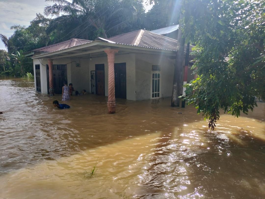 Banjir Landa Sejumlah Kecamatan di Tanjabbar, Jalan Lintas Timur Dialihkan 