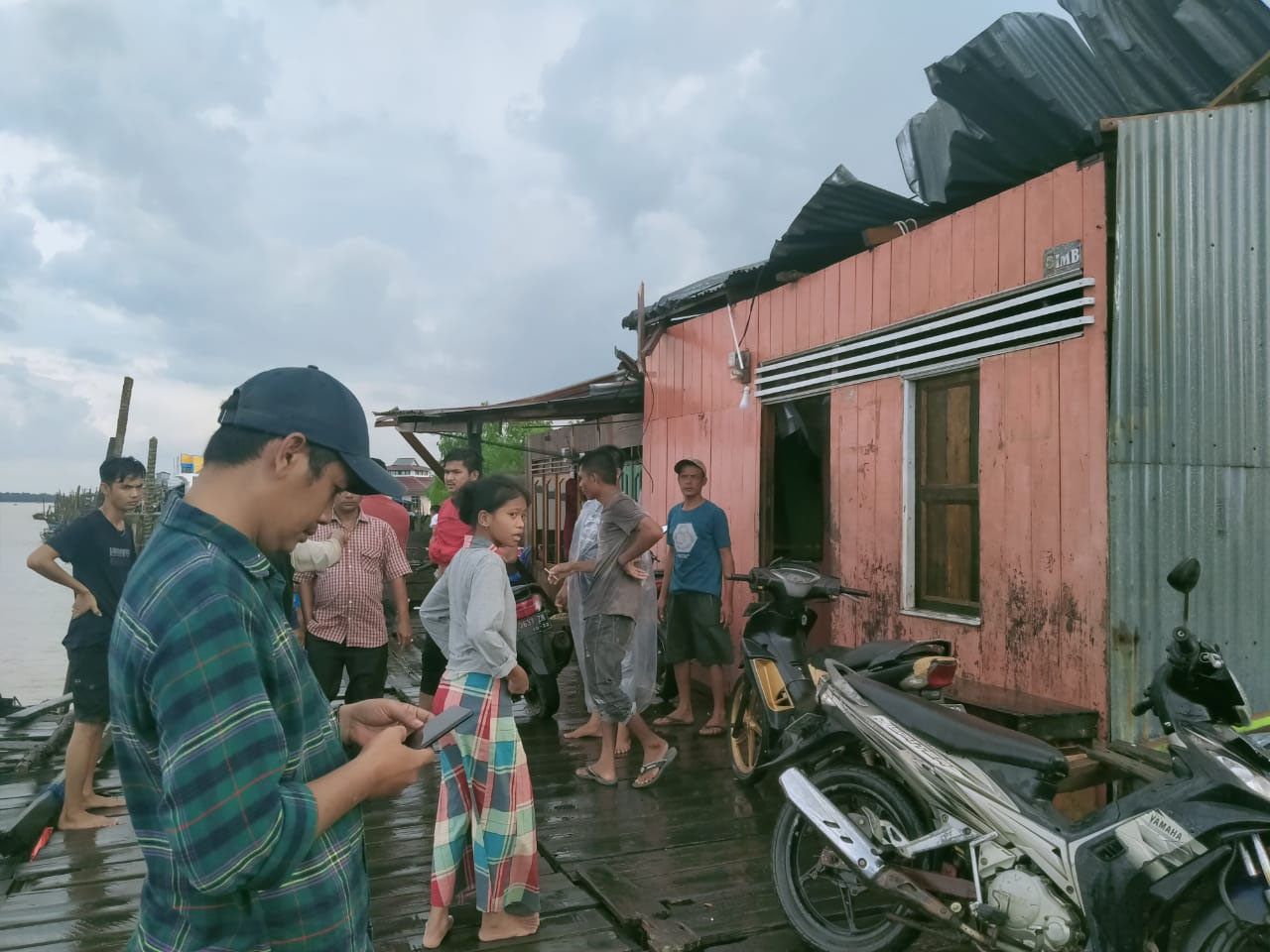 Sejumlah Rumah Warga di Kuala Jambi Disapu Puting Beliung
