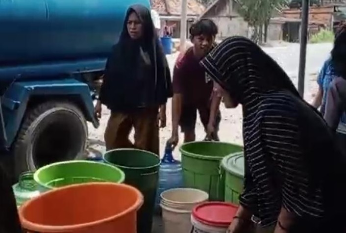 Banjir di Muaro Jambi, Sudah 5 Hari Warga Penyengat Olak Krisis Air Bersih