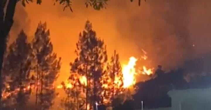Kebakaran Hebat di Bukit Padon atau Simancik Belakang Kantor Walikota Sungai Penuh 