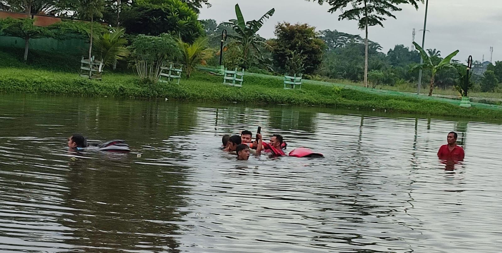 Tragis, Dua Bocah Meninggal Dunia Usai Tenggelam di Kolam Tapa Melenggang Depan Rumah Dinas Bupati Batanghari