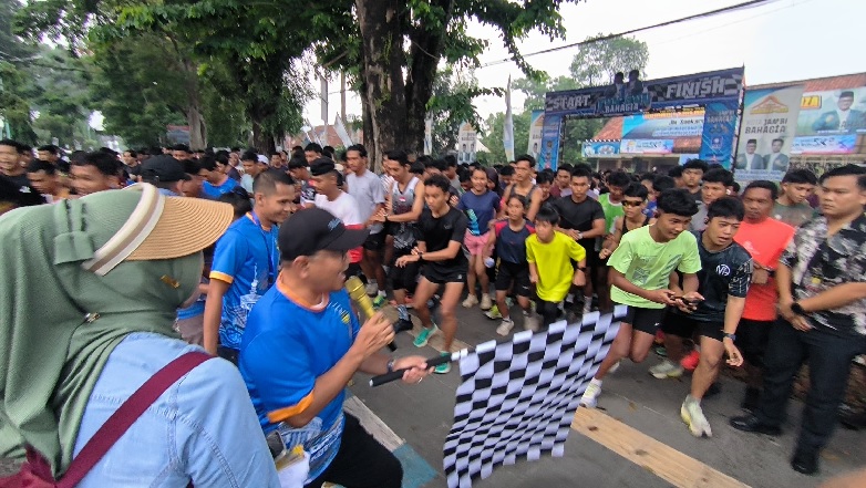 SEMANGAT PAHLAWAN!  Dengan Fun Run 5 Kilometer Bahagia, Maulana Ajak Masyarakat Kota Jambi Hidup Sehat